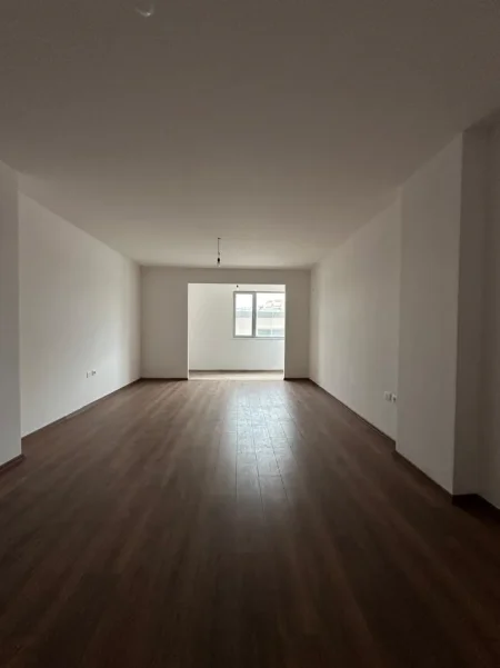 Shqiperi, shitet apartament 1+1+Ballkon Kati 2, 74 m² 1.110.000 € (Kinostudio)