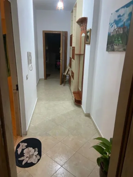 JEPET APARTAMENT ME QERA 1+1 TEK EKONOMIKU, TEK RRUGA E ELBASANIT