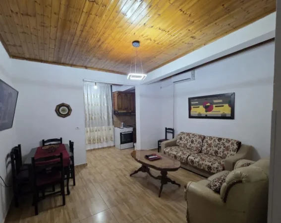 JEPET ME QERA APARTAMENT 1+1 TEK  QSUT / TEK FAKULTETI I MJEKSISE ,  400 euro