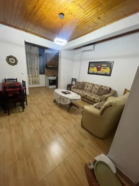 JEPET ME QERA APARTAMENT 1+1 TEK  QSUT / TEK FAKULTETI I MJEKSISE ,  400 euro