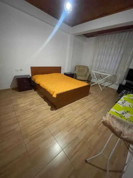 JEPET ME QERA APARTAMENT 1+1 TEK  QSUT / TEK FAKULTETI I MJEKSISE ,  400 euro