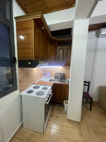 JEPET ME QERA APARTAMENT 1+1 TEK  QSUT / TEK FAKULTETI I MJEKSISE ,  400 euro