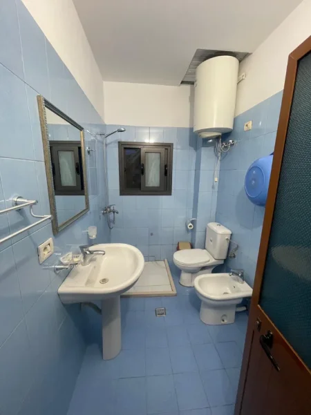 JEPET ME QERA APARTAMENT 1+1 TEK  QSUT / TEK FAKULTETI I MJEKSISE ,  400 euro