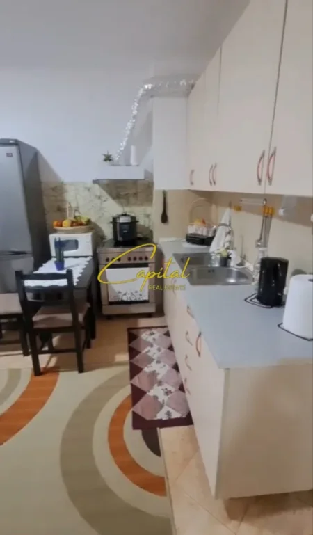 Tirane, jepet me qera apartament 2+1 Kati 4, 85 m² 380 € (YZBERISHT)