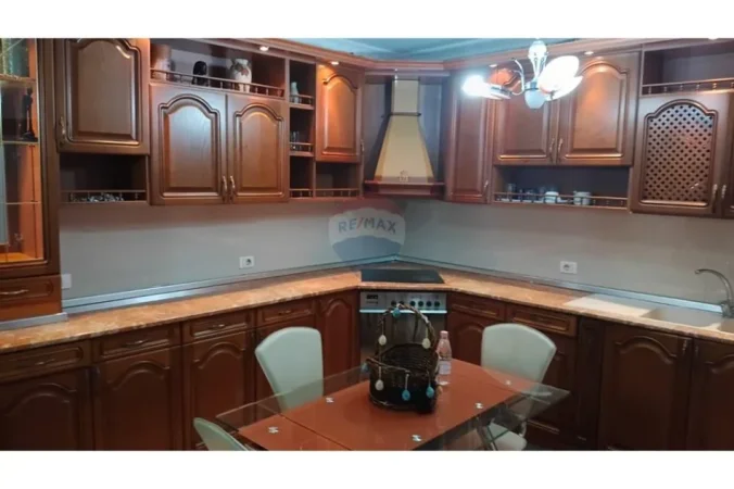 Tirane, shes 2+1+Ballkon , 115 m² (ZOGU I ZI)