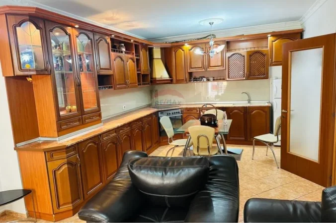 Tirane, shes 2+1+Ballkon , 115 m² (ZOGU I ZI)