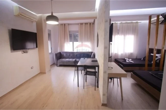 Tirane, jepet me qera apartament 1+1 Kati 3, 600 € (rruga e barrikadave)