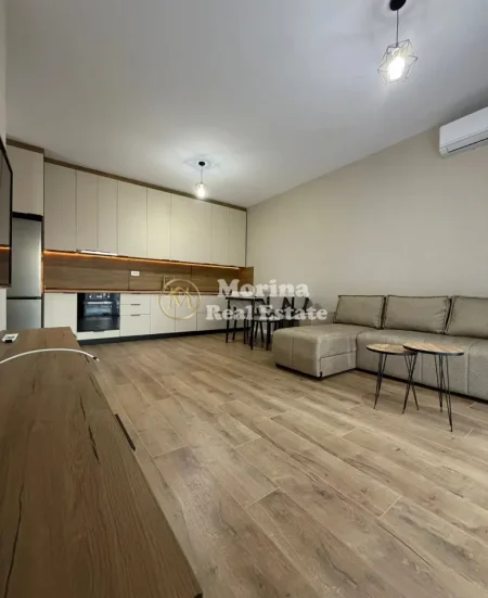 Tirane, jepet me qera apartament 1+1 Kati 4, 65 m² 420 € (Univers City)