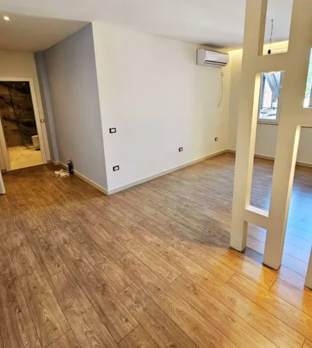 Tirane, shitet ambjent biznesi Kati 3, 35 m² 100.000 € (ZOGU I ZI)