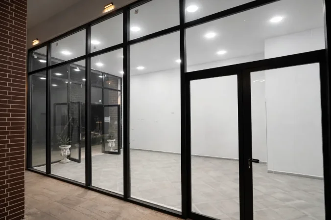 Tirane, jepet me qera ambjent biznesi Kati 0, 45 m² 70,000 ALL (Pazari i Ri, Tirane)