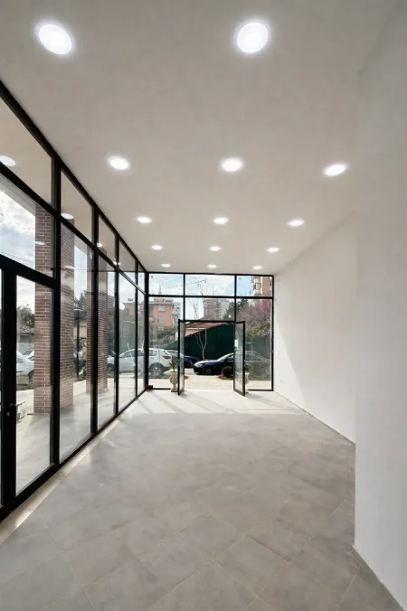 Tirane, jepet me qera ambjent biznesi Kati 0, 45 m² 70,000 ALL (Pazari i Ri, Tirane)