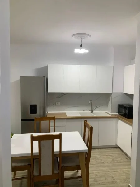 Tirane, jepet me qera apartament 1+1 Kati 5, 72 m² 550 € (AMERICAN 3)