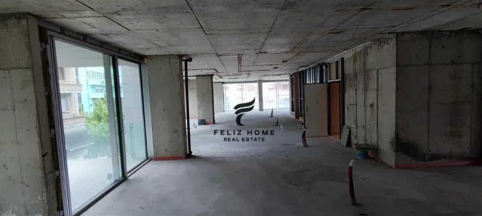 Tirane, jepet me qera ambjent biznesi Kati -1, 600 m² 5.000 € (BLLOKU)