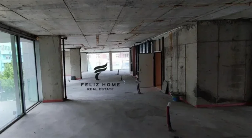Tirane, jepet me qera ambjent biznesi Kati -1, 600 m² 5.000 € (BLLOKU)