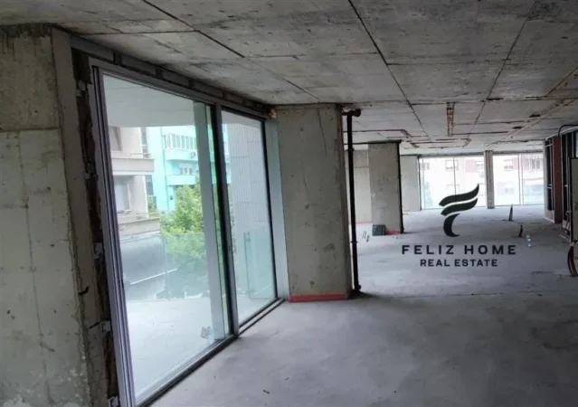 Tirane, jepet me qera ambjent biznesi Kati -1, 600 m² 5.000 € (BLLOKU)