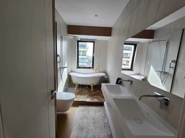 Tirane, shitet apartament 2+1 , 141 m² 