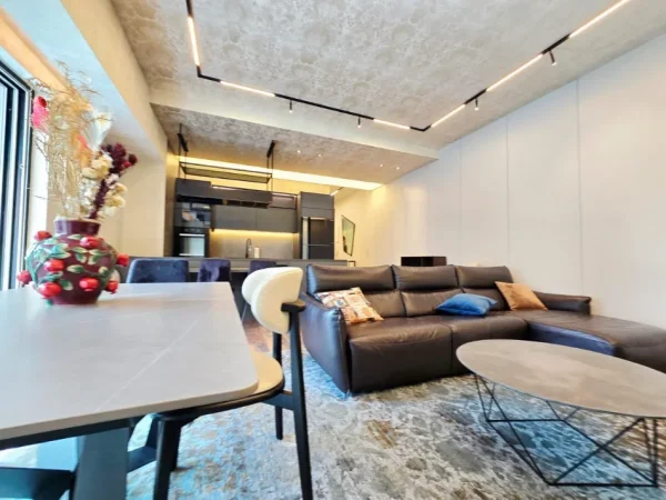 Tirane, shitet apartament 2+1 , 141 m² 