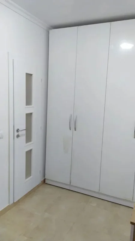 Tirane, jepet me qera apartament 1+1 Kati 3, 72 m² 500 € (XHAMLLIK)