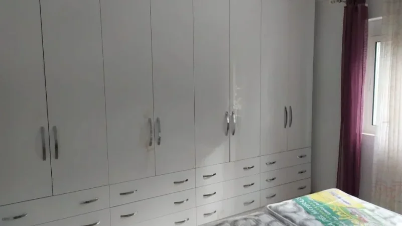 Tirane, jepet me qera apartament 1+1 Kati 3, 72 m² 500 € (XHAMLLIK)