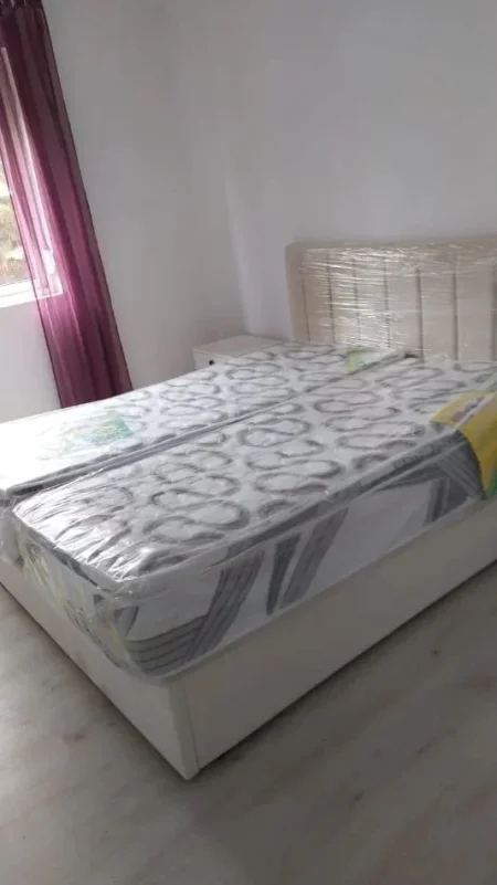 Tirane, jepet me qera apartament 1+1 Kati 3, 72 m² 500 € (XHAMLLIK)