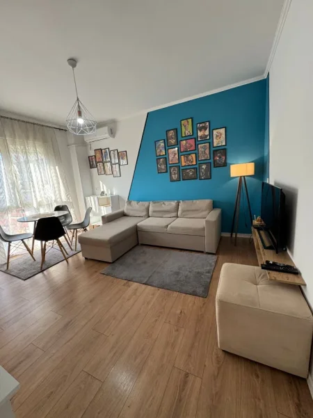 Tirane, jepet me qera apartament 1+1 Kati 4, 110 m² 1.000 € (Rruga e Durresit.)
