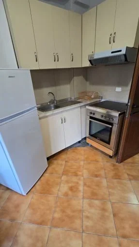 Tirane, jepet me qera apartament 1+1 Kati 3, 50 m² 350 € (rruga 5 maji , rruga ferit xhajko)