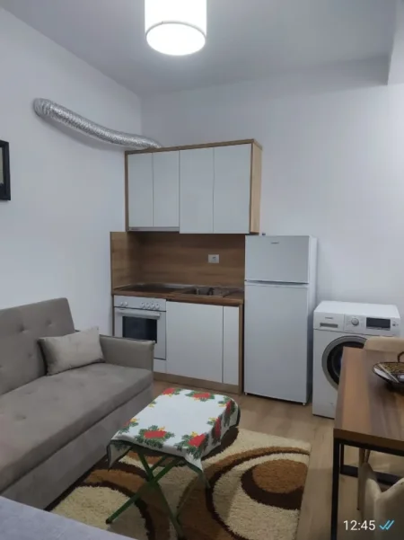 Tirane, jap me qera garsonier Kati 0, 28 m² 280 €