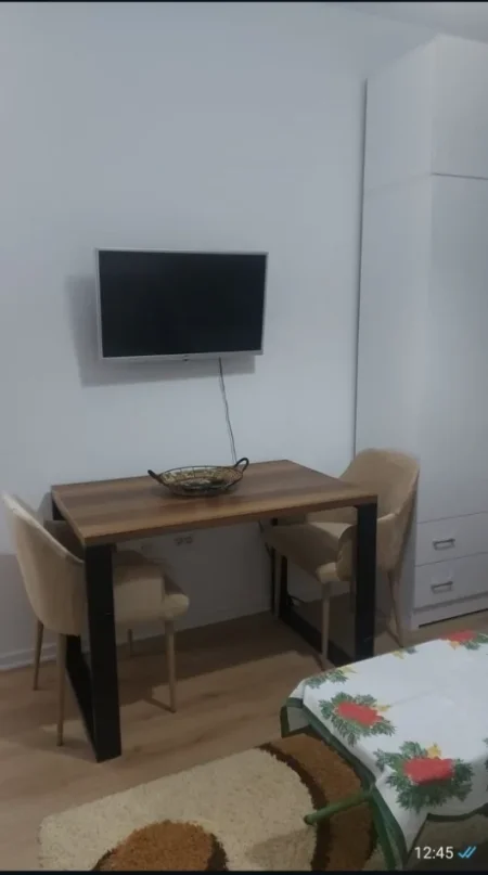 Tirane, jap me qera garsonier Kati 0, 28 m² 280 €