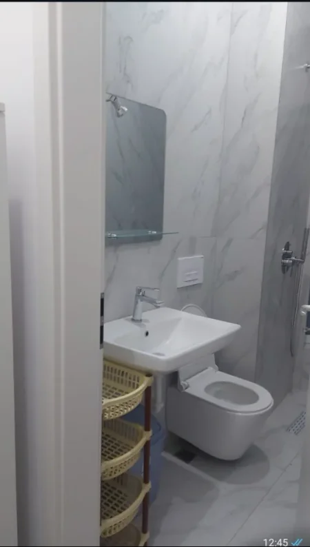 Tirane, jap me qera garsonier Kati 0, 28 m² 280 €