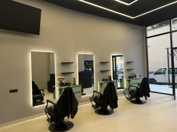 SHITET BIZNESI BARBER SHOP MODERN , PAZARI I RI