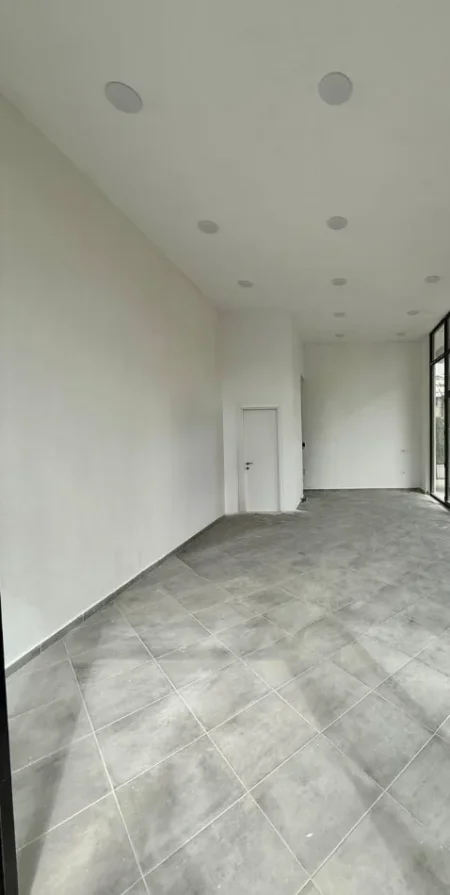 Tirane, jepet me qera dyqan Kati 0, 45 m² 700 € (selvia , rruga e dibres)