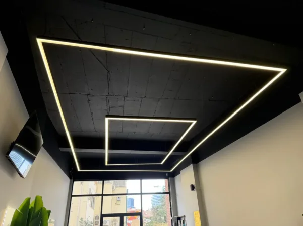 SHITET BIZNESI BARBER SHOP MODERN , PAZARI I RI