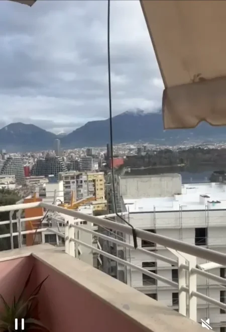 Tirane, shitet apartament 2+1+Ballkon Kati 3, 