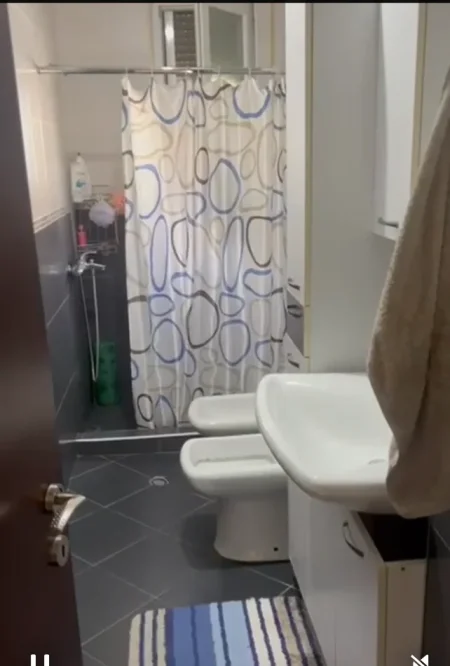 Tirane, shitet apartament 2+1+Ballkon Kati 3, 