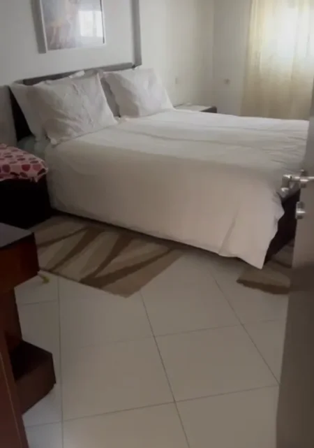 Tirane, shitet apartament 2+1+Ballkon Kati 3, 