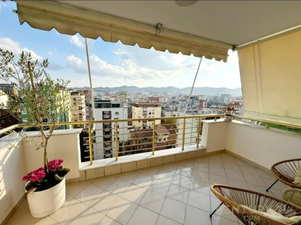 Tirane, jepet me qera apartament 2+1+Ballkon Kati 11, 130 m² 1.300 € (ish blloku)