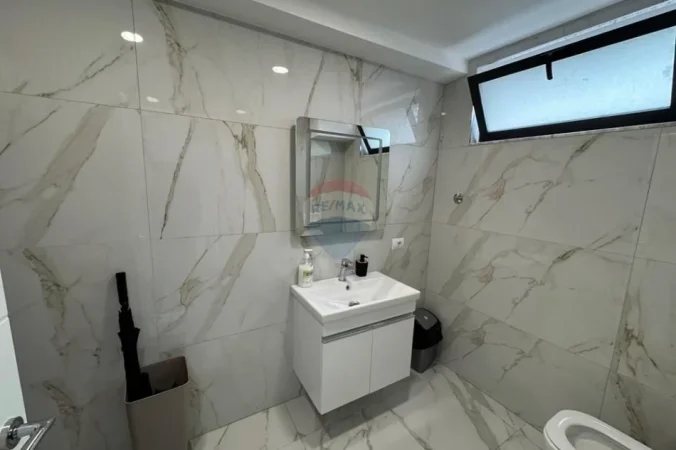 Tirane, jepet me qera ambjent biznesi Kati 1, 70 m² 600 € (Bulevardi zogu i pare)