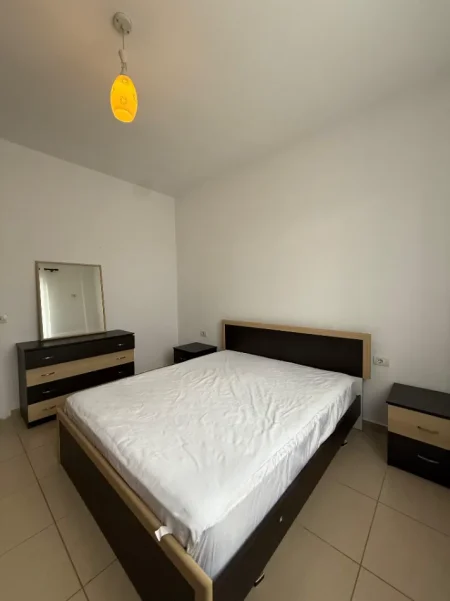 Tirane, jepet me qera apartament 1+1 Kati 4, 45.000LEKE (RRUGA 5 MAJI)