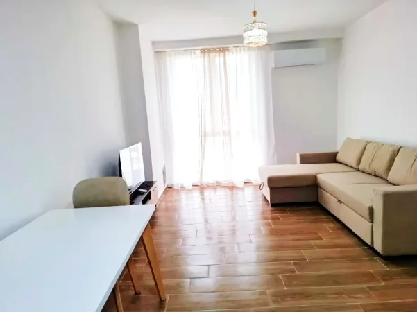 🏠 Jepet me Qera Apartament  2+1 i mobiluar tek Fundi i 5 Maji ,   500 EURO