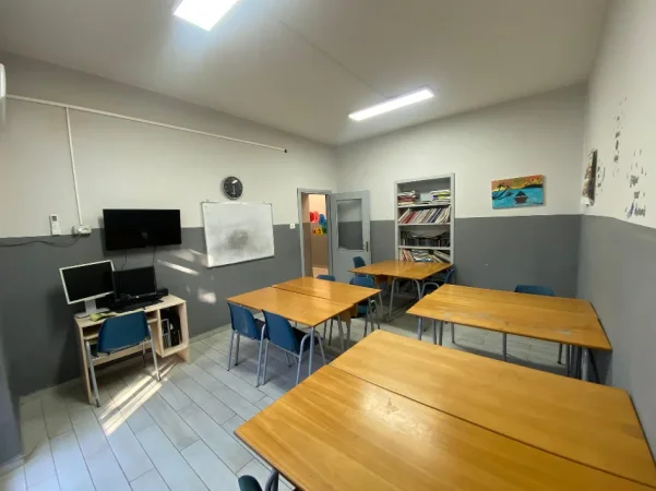 Tirane, jepet me qera zyre Kati 3, 100 m² 780 € (Rr. Sami Frasheri prane LSI)