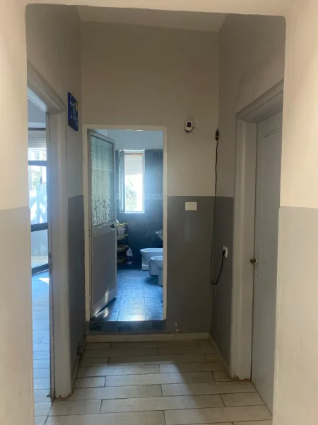 Tirane, jepet me qera zyre Kati 3, 100 m² 780 € (Rr. Sami Frasheri prane LSI)