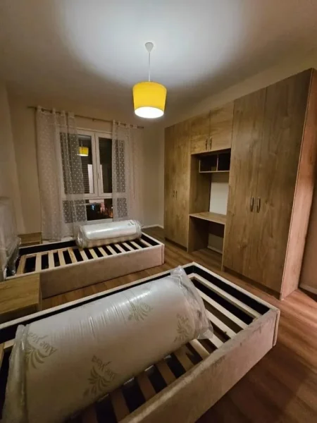 Tirane, jepet me qera apartament 2+1+Ballkon Kati 6, 100 m² 600 € (Rr. 5 Maji)