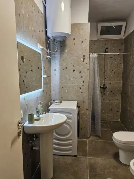 Tirane, jepet me qera apartament 2+1+Ballkon Kati 6, 100 m² 600 € (Rr. 5 Maji)