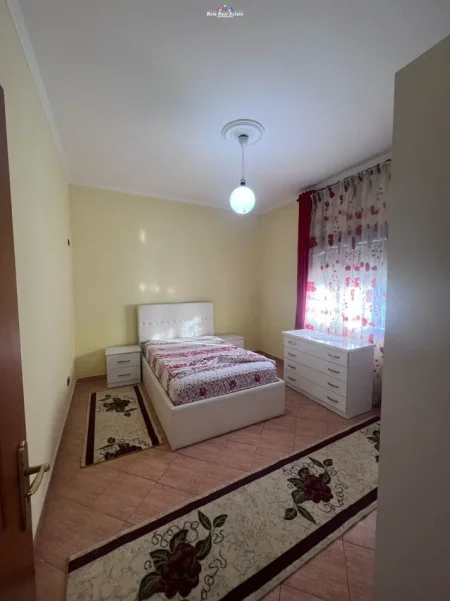 Tirane, jepet me qera Vile 2+1 Kati 1, 120 m² 520 € (casa italia)