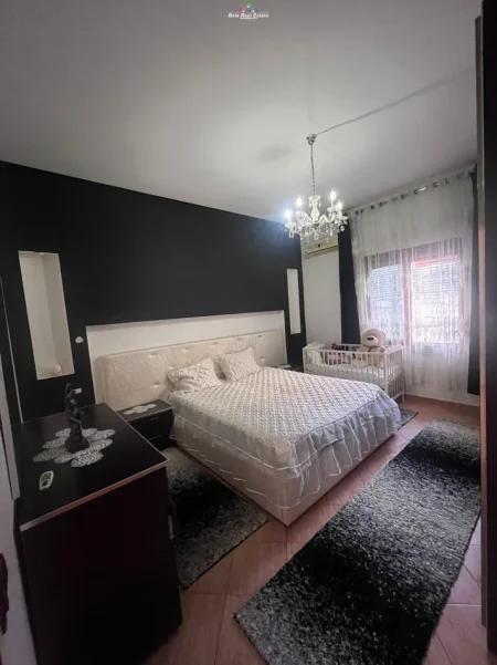Tirane, jepet me qera Vile 2+1 Kati 1, 120 m² 520 € (casa italia)