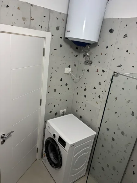 Shqiperi, jap me qera apartament 1+1+Ballkon Kati 7, 78 m² 55.000 lek (Rruga 5 Maji pallati arb-trans)