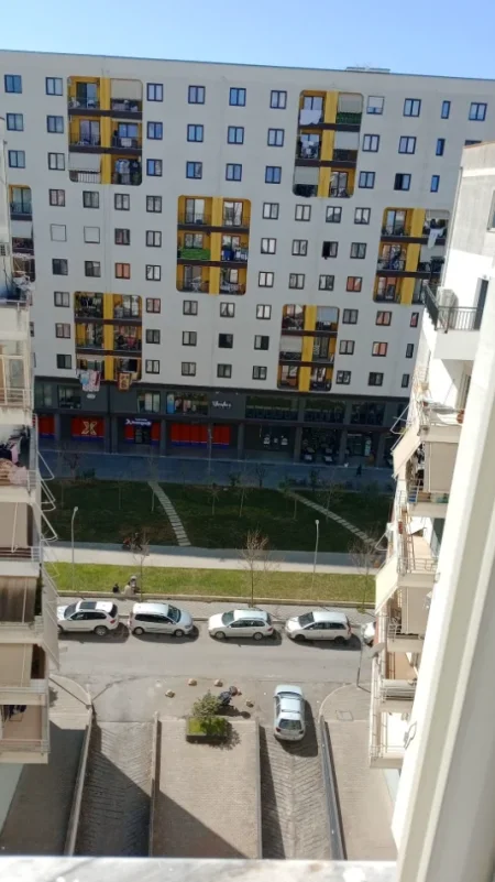 Tirane, jepet me qera apartament 1+1+Ballkon Kati 8, 60 m² 430 € (yzberisht)