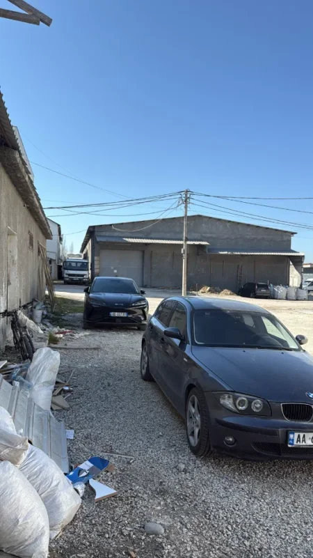 Tirane, jepet me qera magazine Kati 0, 300 m² 1.200 € (RRUGA MYSLYM KETA)