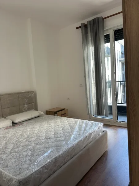 Tirane, jepet me qera apartament 1+1+Ballkon , 85 m² 466 € (Rruga 5 Maj)