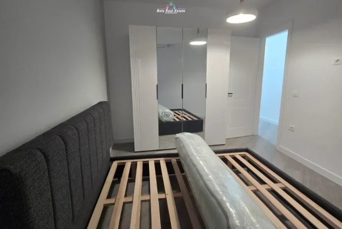 Tirane, jepet me qera apartament 1+1 Kati 3, 75 m² 450 € (Rruga Mikel Maruli)